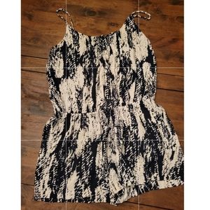 ✨️3 for $20. Women’s Romper. Shorts. Large. Black White